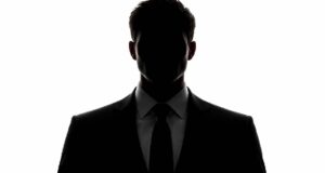 Seorang wanita baru-baru ini mendedahkan bahawa pelakon lelaki yang dikenalnya sejak kecil mempunyai sikap sebenar yang mengejutkan. Menurutnya, dia pernah melihat perilaku negatif pelakon tersebut, termasuk tabiat ketagihan dan kelakuan kasar. Wanita itu menyatakan, “Kau bukannya seperti yang orang sangka, sebenarnya kau seorang penagih dan kaki pukul.” Ini menimbulkan tanda tanya tentang imej yang selama ini dibina oleh pelakon tersebut di hadapan peminat.