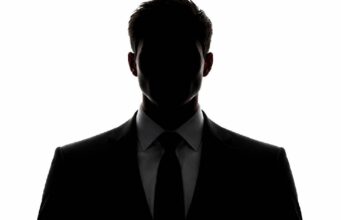 Seorang wanita baru-baru ini mendedahkan bahawa pelakon lelaki yang dikenalnya sejak kecil mempunyai sikap sebenar yang mengejutkan. Menurutnya, dia pernah melihat perilaku negatif pelakon tersebut, termasuk tabiat ketagihan dan kelakuan kasar. Wanita itu menyatakan, “Kau bukannya seperti yang orang sangka, sebenarnya kau seorang penagih dan kaki pukul.” Ini menimbulkan tanda tanya tentang imej yang selama ini dibina oleh pelakon tersebut di hadapan peminat.