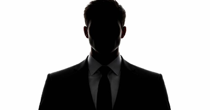 Seorang wanita baru-baru ini mendedahkan bahawa pelakon lelaki yang dikenalnya sejak kecil mempunyai sikap sebenar yang mengejutkan. Menurutnya, dia pernah melihat perilaku negatif pelakon tersebut, termasuk tabiat ketagihan dan kelakuan kasar. Wanita itu menyatakan, “Kau bukannya seperti yang orang sangka, sebenarnya kau seorang penagih dan kaki pukul.” Ini menimbulkan tanda tanya tentang imej yang selama ini dibina oleh pelakon tersebut di hadapan peminat.