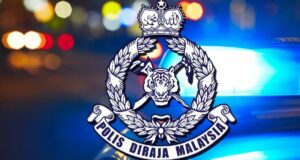 Pelakon Lelaki Terkenal Ditahan Polis Berkaitan Kes Dad*h
Seorang pelakon lelaki yang sangat dikenali telah ditangkap oleh pihak polis disebabkan keterlibatannya dalam kes dad*h. Berita ini mengejutkan banyak peminat dan mencetuskan pelbagai reaksi di media sosial. Pihak berkuasa mengesahkan bahawa penahanan tersebut dilakukan setelah menerima maklumat mengenai aktiviti yang mencurigakan. Kes ini sedang disiasat dengan lebih mendalam dan pelakon tersebut kini menghadapi tindakan undang-undang yang serius.