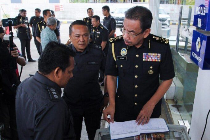 Fenomena Pelik: Jualan Minyak di Sempadan Menjadi Tumpuan di Beberapa Stesen