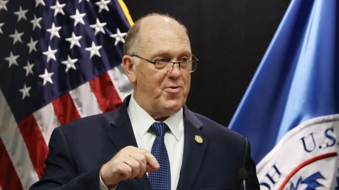 Strategi Baru: Pengunduran Sebahagian Ejen Imigresen di Bawah Pentadbiran Trump