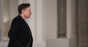 Elon Musk Cipta Kontroversi Lagi dengan Amaran Mengenai Masa Depan Amerika