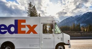 FedEx Tuntut Pemulangan Penuh Tarif Kecemasan Melalui Saman Terbaru