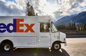 FedEx Tuntut Pemulangan Penuh Tarif Kecemasan Melalui Saman Terbaru