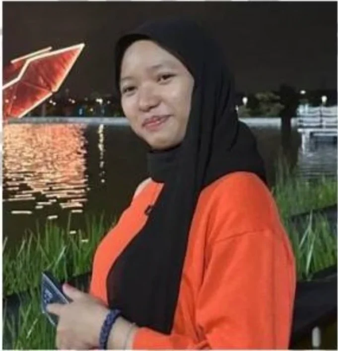 Polis memohon bantuan orang awam untuk mengesan remaja perempuan berusia 17 tahun yang hilang.