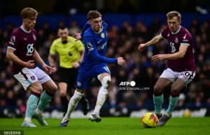 Chelsea dan Villa terikat ketika perlumbaan Liga Juara-Juara semakin getir.