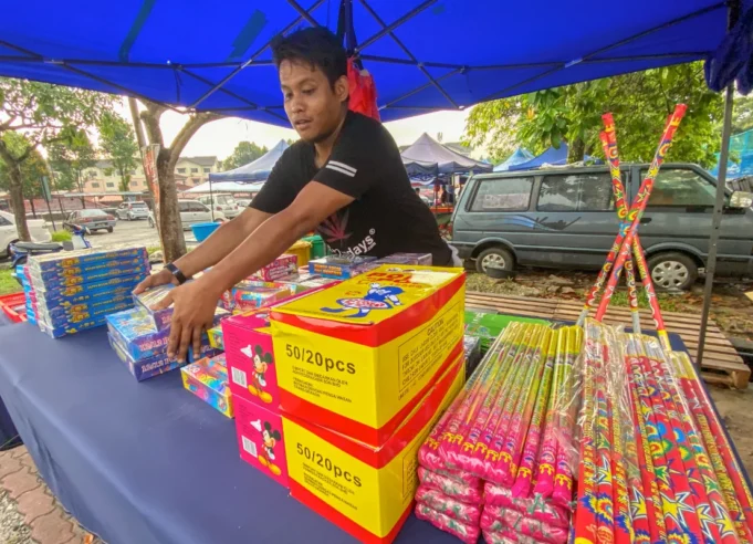 Polis KL hanya membenarkan ‘Happy Boom’ dan ‘Pop-Pop’ untuk CNY.