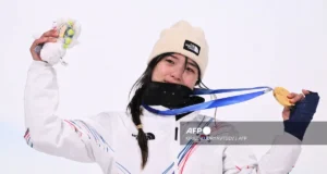 Korea Selatan meraih emas pertama dalam papan salji.