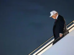 Mengancam Iran, mendesak untuk perjanjian.