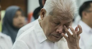 Kekacauan kuasa menggoncang Bersatu, mengancam blok pembangkang.