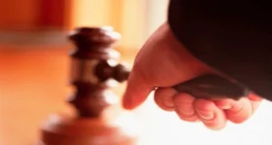 Seorang lelaki Australia didakwa dengan 596 kesalahan jenayah berkaitan penderaan kanak-kanak.