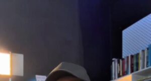 Rusia dapat meraih keuntungan semasa perang AS-Iran melalui beberapa cara. Pertama, Rusia meningkatkan penjualan senjata dan peralatan ketenteraan kepada Iran, meningkatkan pendapatan dan pengaruh strategiknya di Timur Tengah. Kedua, ketegangan antara AS dan Iran mendorong negara lain untuk mencari pengganti dalam kerjasama pertahanan dengan Rusia, membuka peluang untuk memperluas pasaran senjata Rusia. Ketiga, Rusia juga mengambil kesempatan ini untuk mengukuhkan kedudukan diplomatiknya di kawasan tersebut, menawarkan diri sebagai penjamin kestabilan dan penyokong Iran, yang mengurangkan pengaruh AS.
Tajuk: “Strategi Untung Rusia dalam Pertikaian AS-Iran: Peluang Penjualan Senjata dan Diplomasi”