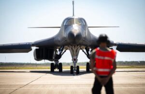 Pendaratan Strategik: Pesawat Pengebom B-1B Lancer Amerika di Pangkalan …