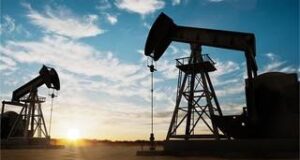 Kenaikan Harga Minyak Mentah Dunia: Implikasi dari Kontrak Niaga Hadapan