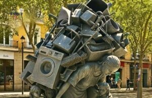 La Mujer del Futuro: Menggambarkan Kekuatan Wanita