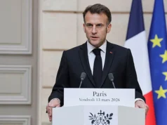 Perancis menawarkan untuk menganjurkan perbincangan gencatan senjata antara Israel dan Lubnan di Paris.