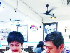 Melakukan perubahan gaya hidup yang besar untuk mengeratkan hubungan dengan anak autistik.