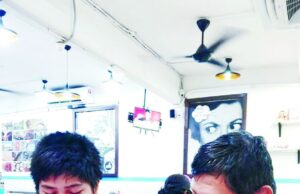 Melakukan perubahan gaya hidup yang besar untuk mengeratkan hubungan dengan anak autistik.