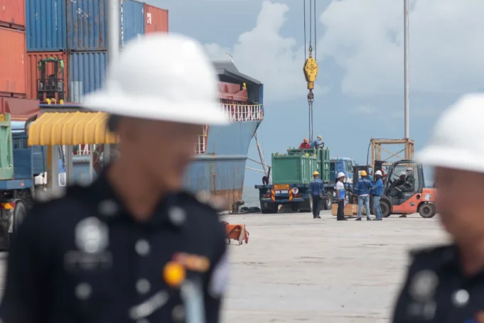 Pengendali industri mendesak operasi Kastam 24 jam di Pelabuhan Pengerang.