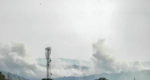 Serangan Israel membunuh tiga wartawan di selatan Lubnan.