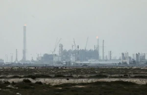 Qatar memberi amaran bahawa eksport tenaga dari Teluk boleh terhenti dalam beberapa minggu.