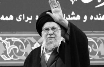 Kabar menggugah telah beredar mengenai wafatnya Pemimpin Tertinggi Iran, Ayatollah Ali Khamenei. Media resmi Iran mengonfirmasi berita duka ini, yang mengejutkan banyak pihak. Khamenei, yang telah memimpin negara selama beberapa dekade, dianggap sebagai sosok penting dalam sejarah modern Iran. Kepergiannya tentu akan membawa dampak besar terhadap politik dan arah masa depan negara tersebut. Penunjukan penggantinya akan menjadi perhatian utama di kalangan pemimpin dan rakyat Iran, mengingat warisan serta pengaruh yang ditinggalkannya.