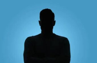 Seorang pelakon terkenal kini sedang menghadapi dakwaan tidak membayar sewa rumah selama dua tahun. Dalam menjawab isu ini, pelakon tersebut menyifatkan pemilik rumah sebagai ‘terdesak’ dan menyarankan agar mereka bersabar dan menunggu. Isu sewa ini telah menarik perhatian ramai, memandangkan statusnya dalam industri hiburan. Pelakon tersebut juga menegaskan bahawa dia sedang berusaha untuk menyelesaikan perkara ini secepat mungkin.