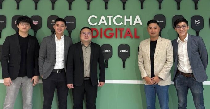 Catcha Digital telah mengambil langkah strategik dengan mengembangkan portfolio eksponya dalam bidang B2B melalui pengambilalihan MIFB. Langkah ini membolehkan Catcha Digital memperkuatkan kedudukan mereka dalam industri pameran perdagangan, memberi akses kepada rangkaian yang lebih luas dan peluang perniagaan baru. Dengan memasukkan MIFB ke dalam portfolio mereka, Catcha Digital dapat memanfaatkan kepakaran dan pengalaman yang sedia ada untuk menarik lebih banyak peserta dan pelawat ke acara-acara pameran.
Pengambilalihan ini juga membuka peluang untuk inovasi dalam format pameran, memanfaatkan teknologi digital dan pendekatan baru dalam pemasaran untuk menarik minat pelbagai industri. Ini berpotensi meningkatkan pengalaman peserta dan mendorong pertumbuhan yang lebih mampan dalam ekosistem B2B. Catcha Digital, dengan penguasaan dalam media digital, dapat menghasilkan strategi pemasaran yang lebih efektif, menjadikannya sebagai pemimpin dalam sektor pameran.
Dengan pengambilalihan MIFB, Catcha Digital bukan sahaja memperluas jangkauan pasaran mereka tetapi juga mengukuhkan komitmen mereka untuk menyokong pertumbuhan industri tempatan.