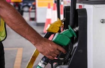 Saya sangat kecewa dengan pengurangan BUDI95 ini. Golongan rentan seperti kami seakan-akan diabaikan dan suara kami tidak didengar. Bantuan yang kami harapkan semakin berkurangan, sementara keperluan harian hanya semakin meningkat. Tiada orang yang memahami betapa sukarnya situasi kami, dan setiap langkah ke belakang ini membuatkan kami merasa terpinggir. Kualiti hidup kami seolah-olah dipinggirkan demi kepentingan yang lain. Kami hanya mengharapkan sedikit perhatian dan sokongan untuk terus survive. Kecewa, ya, namun harapan masih ada untuk masa depan yang lebih baik.