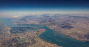 Gelombang dari sebarang gangguan di Selat Hormuz akan sampai ke Malaysia: Pakar.