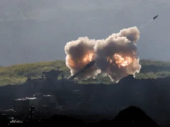 Serangan udara Israel membunuh wartawan di selatan Lebanon.