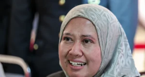 KPDN Johor menyiasat kenderaan asing yang menutup plat untuk mengisi RON95.