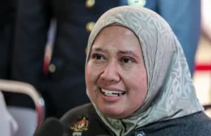 KPDN Johor menyiasat kenderaan asing yang menutup plat untuk mengisi RON95.