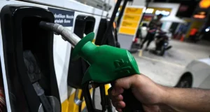 Diesel melambung di atas RM6, RON97 memberikan sedikit kelegaan.