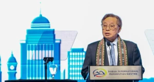 Premier Sarawak menggesa pemimpin akar umbi untuk memperkukuhkan perpaduan.