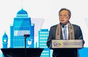 Premier Sarawak menggesa pemimpin akar umbi untuk memperkukuhkan perpaduan.