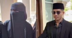 Zizi Kirana dan Yusuf Bahrin telah tampil di Mahkamah Syariah untuk menjalani prosiding perceraian mereka. Kedua-dua pihak hadir untuk mengemukakan bukti dan hujahan masing-masing, di mana perbicaraan dijadualkan berlangsung dengan penuh ketegangan. Komunikasi antara mereka jelas menunjukkan perbezaan pandangan yang sukar untuk diselesaikan. Selama ini, mereka telah mencuba pelbagai cara untuk menyelamatkan perkahwinan, namun akhirnya memilih jalan yang berbeza demi kesejahteraan diri masing-masing. Prosiding ini dilihat sebagai titik penting dalam kehidupan mereka, di mana setiap keputusan yang diambil akan memberi impak jangka panjang. Mahkamah akan mempertimbangkan semua aspek sebelum membuat keputusan muktamad.