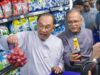Anwar Ibrahim telah merasmikan Madani Mart pertama sebagai langkah inovatif untuk menangani isu kos sara hidup yang semakin meningkat. Inisiatif ini bertujuan menyediakan barangan keperluan harian pada harga berpatutan dengan pengurangan sekurang-kurangnya 20%. Dengan penekanan terhadap kualiti dan aksesibiliti, Madani Mart dirancang untuk membantu golongan berpendapatan rendah dan sederhana. Selain itu, usaha ini juga menyokong pengusaha tempatan dan mempromosikan produk dalam negara. Melalui pendekatan ini, kerajaan berhasrat untuk membentuk ekosistem runcit yang lebih mampan dan berdaya saing demi kesejahteraan rakyat.