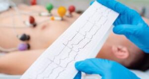 “Tergamam Aku” – Seorang wanita berkongsi pengalamannya ketika menjalani pemeriksaan ECG, dan terkejut apabila diminta untuk membuka pakaian dalam. Ia adalah pengalaman yang tidak diduga dan menimbulkan rasa kekok, tetapi dia akhirnya memahami kepentingan prosedur tersebut untuk keselamatan kesihatannya.