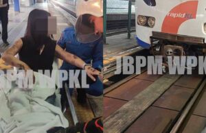 Polis telah mengesahkan bahawa wanita berusia 39 tahun yang jatuh ke landasan LRT mengalami keadaan yang tidak stabil sebelum insiden tersebut. Menurut laporan, saksi melihat mangsa berkelakuan mencurigakan dan mungkin mengalami masalah mental. Kejadian itu berlaku di stesen yang sibuk, dan pihak berkuasa sedang menjalankan siasatan lanjut untuk memastikan punca sebenar insiden tersebut serta untuk memberi bantuan kepada keluarga mangsa.