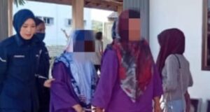 Seorang pelakon terkenal ditangkap oleh pihak polis setelah sejumlah syabu ditemui dalam beg silang yang dibawanya. Penemuan ini mengejutkan banyak pihak, memandangkan reputasinya dalam industri hiburan. Penyiasatan lanjut sedang dijalankan untuk mengumpulkan lebih banyak bukti dan memahami situasi sebenar di sebalik insiden ini.