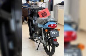 Sebuah kapcai dengan nombor plat ‘PM 2’ telah menarik perhatian ramai dan kini dibuka untuk dijual dengan harga minimum RM750,000. Ini merupakan peluang unik bagi penggemar kenderaan dan koleksi nombor plat eksklusif.