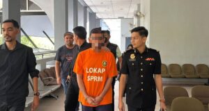 Seorang pendakwah bebas telah direman selama lima hari selepas didapati terlibat dalam penyelewengan dana yang melibatkan NGO sebanyak RM12.3 juta. Tindakan ini diambil untuk membantu siasatan lanjut berhubung sebab-sebab dan cara penyelewengan tersebut dilakukan. Kes ini menimbulkan kebimbangan mengenai integriti dalam pengurusan dana NGO dan mendorong masyarakat untuk lebih berhati-hati terhadap individu atau organisasi yang mengumpul sumbangan. Pihak berkuasa akan terus memperkukuhkan usaha memastikan setiap aliran dana dipantau dengan lebih teliti bagi mencegah penyalahgunaan di masa depan.
