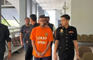 Seorang pendakwah bebas telah direman selama lima hari selepas didapati terlibat dalam penyelewengan dana yang melibatkan NGO sebanyak RM12.3 juta. Tindakan ini diambil untuk membantu siasatan lanjut berhubung sebab-sebab dan cara penyelewengan tersebut dilakukan. Kes ini menimbulkan kebimbangan mengenai integriti dalam pengurusan dana NGO dan mendorong masyarakat untuk lebih berhati-hati terhadap individu atau organisasi yang mengumpul sumbangan. Pihak berkuasa akan terus memperkukuhkan usaha memastikan setiap aliran dana dipantau dengan lebih teliti bagi mencegah penyalahgunaan di masa depan.