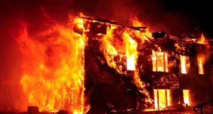 Kebakaran di kilang bunga api India mengorbankan sekurang-kurangnya 20 orang.