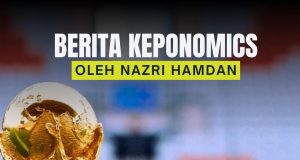 Tajuk: “Kehilangan Hak Siaran Piala Dunia 2026: Impak Besar kepada Strategi Bisnes ASTRO”
ASTRO gagal mendapatkan hak siaran Piala Dunia 2026, yang merupakan satu tamparan hebat kepada perniagaan mereka. Kehilangan hak ini bermakna mereka akan kehilangan peluang untuk menawarkan kandungan eksklusif yang menarik banyak pelanggan, terutamanya peminat bola sepak. Ini boleh mengurangkan jumlah pelanggan baru dan menjejaskan penglibatan pelanggan sedia ada.
Dari segi kewangan, tidak memiliki hak siaran acara besar sebegini mungkin menyebabkan penurunan dalam pendapatan iklan serta langganan. Keputusan ini juga memberikan kelebihan kepada pesaing yang berjaya mendapatkan hak siaran, menyebabkan ASTRO kehilangan tawaran untuk menarik perhatian penonton.
Secara keseluruhan, kegagalan ini boleh memaksa ASTRO untuk mencari strategi baru, termasuk pengembangan kerjasama dengan platform lain atau inovasi dalam penawaran kandungan bagi mempertahankan kedudukan pasaran mereka.