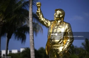 Patung Trump di Miami adalah simbol penghormatan, bukan penyembahan.