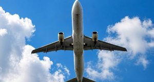 Jemaah Haji memberikan pujian kepada kecekapan juruterbang MH8110 setelah mengalami detik cemas ketika pesawat hampir terjunam di ruang udara Oman. Para penumpang yang berada dalam penerbangan tersebut berkongsi pengalaman menegangkan yang mereka lalui, di mana juruterbang berjaya mengekalkan kawalan pesawat dalam situasi yang kritikal. Kesungguhan dan kebolehan juruterbang dalam mengatasi cabaran ini telah memberikan ketenangan kepada semua yang berada di dalam pesawat, memastikan keselamatan mereka terjamin. Pengalaman tersebut menjadi satu kisah yang tidak akan dilupakan oleh jemaah haji yang berani menghadapi situasi cemas ini.