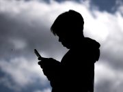 Adakah Peraturan Media Sosial Ketat Indonesia Dapat Menjadikan Internet Lebih Selamat untuk Kanak-Kanak?